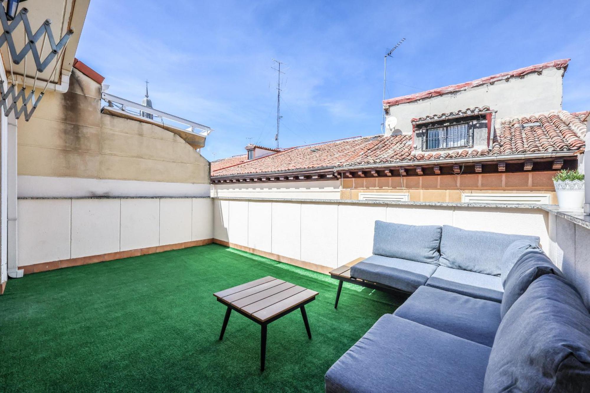 Atico Reformado Con Terraza En Tirso De Molina Para 4 Personas Alquiler Temporal Madrid Bagian luar foto